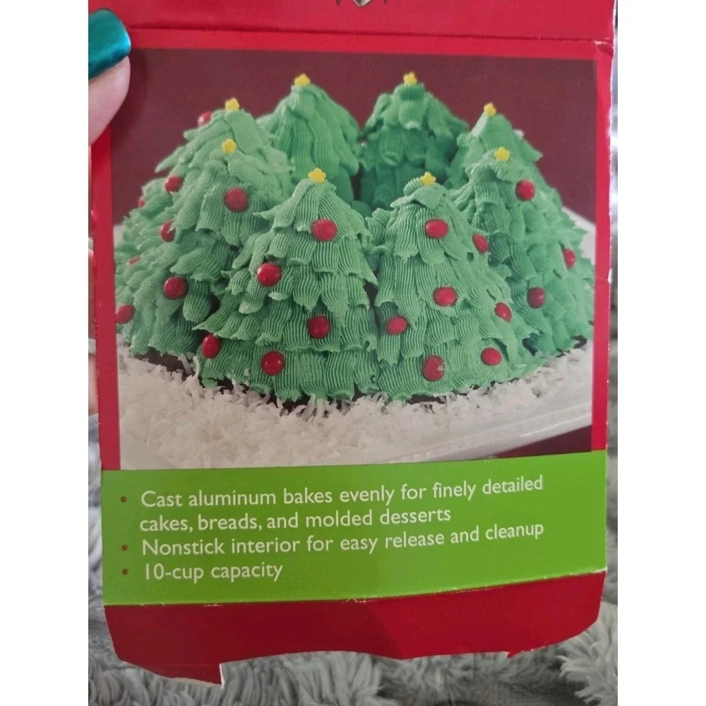 Nordic Ware Holiday CHRISTMAS Tree BUNDT Cake Pan w/Train Cast Aluminum